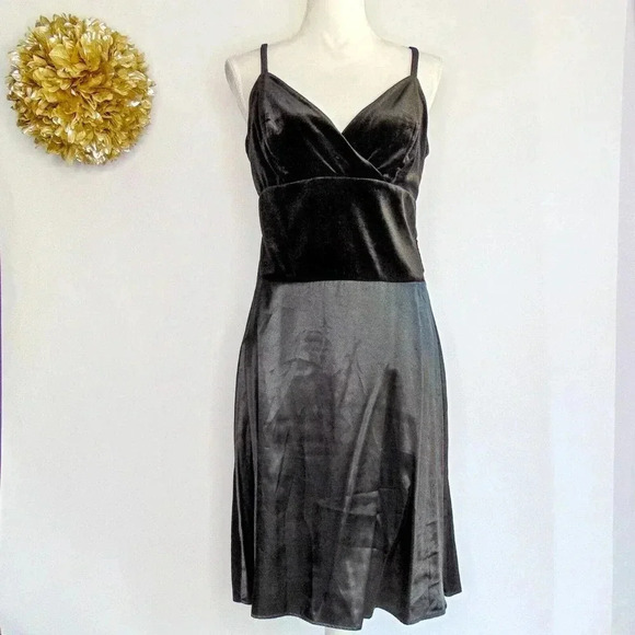 Byer California Satin Velvet Dress Black Knee Length V Neck Spaghetti Straps 10 - Picture 1 of 5